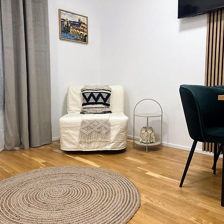 Jasminn Apartments Прага Екстер'єр фото